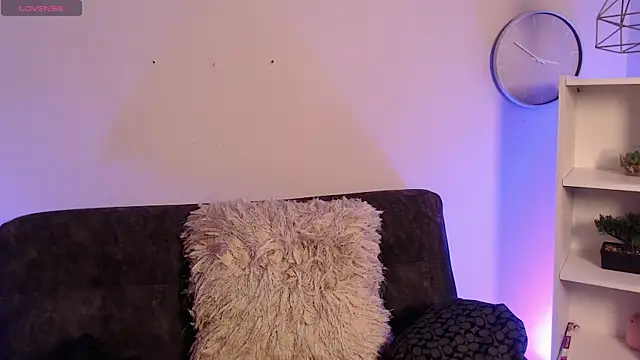 Snapshot of Lunaclarx chatting on December 17, 2025, 12:10 pm Lunaclarx online show from December 17, 2025, 12:10 pm