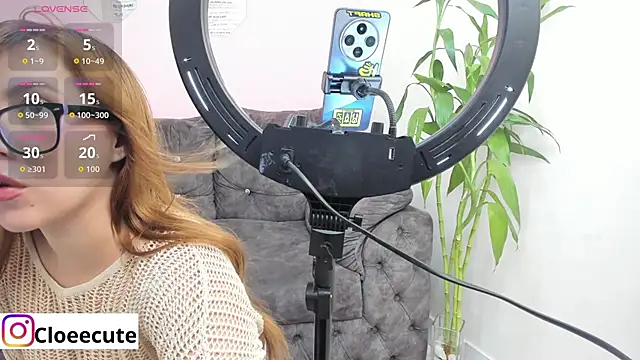 Snapshot of cloee_0 chatting on December 18, 2025, 2:21 pm cloee 0 online show from December 18, 2025, 2:21 pm