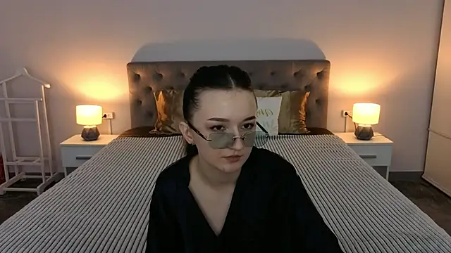 CyrenaLuxe online show from April 3, 2026, 1:50 pm