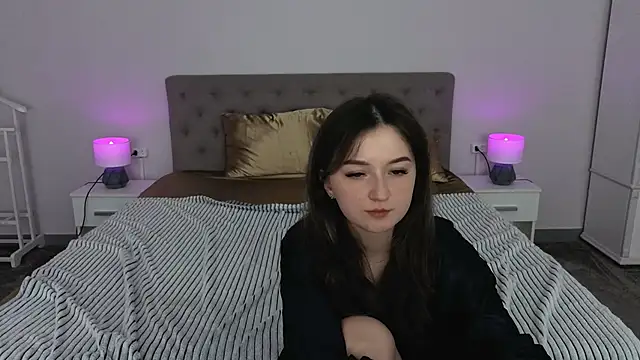 CyrenaLuxe online show from April 15, 2026, 5:28 pm