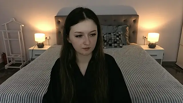 CyrenaLuxe online show from April 8, 2026, 7:59 pm