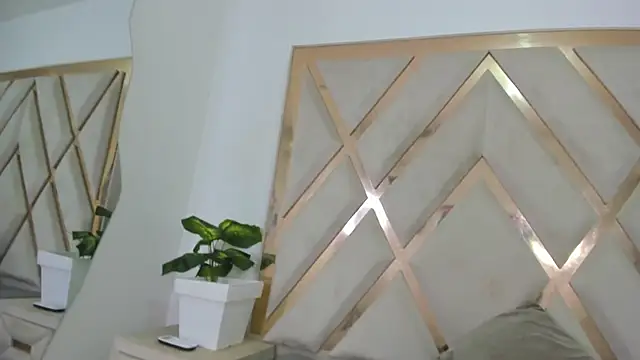 Selenaasm online show from April 13, 2026, 8:57 pm