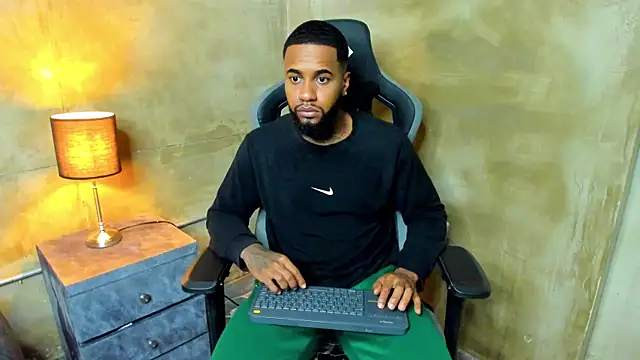 jay jhonson01 online show from December 20, 2025, 4:04 am