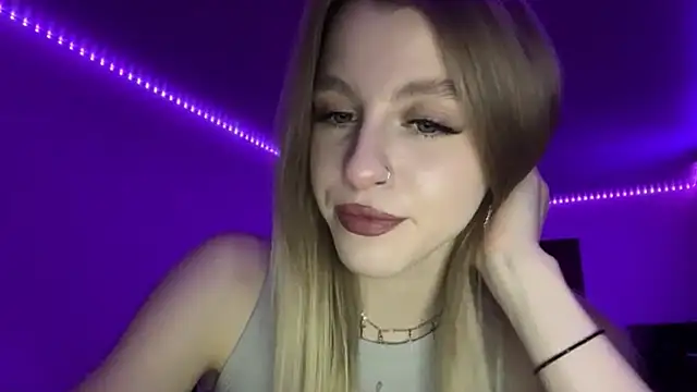 Snapshot of AzoticBasics chatting on December 18, 2025, 3:16 pm AzoticBasics online show from December 18, 2025, 3:16 pm