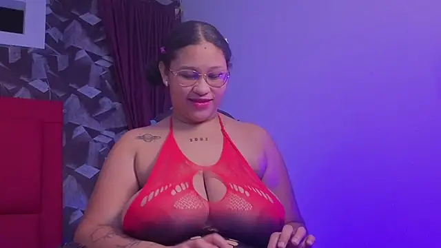 Snapshot of sasha_rousse chatting on December 17, 2025, 11:43 pm sasha rousse online show from December 17, 2025, 11:43 pm