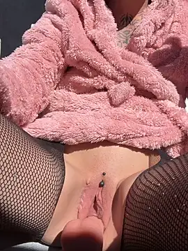Snapshot of dein_traumchen chatting on April 30, 2026, 9:49 am dein traumchen online show from April 30, 2026, 9:49 am