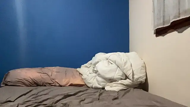 Snapshot of CoquineCharmeuse chatting on December 18, 2025, 4:00 pm CoquineCharmeuse online show from December 18, 2025, 4:00 pm