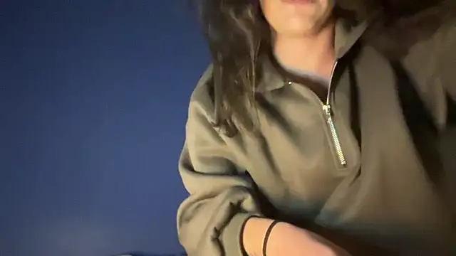 Snapshot of CoquineCharmeuse chatting on December 18, 2025, 3:00 am CoquineCharmeuse online show from December 18, 2025, 3:00 am