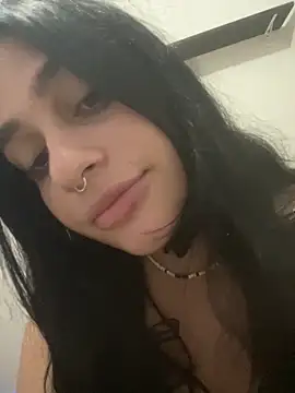 Snapshot of pudizinhaa_ chatting on February 16, 2026, 6:23 am pudizinhaa online show from February 16, 2026, 6:23 am