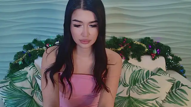 LittleMia- online show from December 17, 2025, 10:37 pm