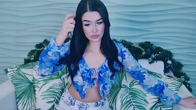 LittleMia- online show from December 16, 2025, 11:31 pm