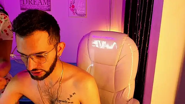 Snapshot of annie_and_ryan chatting on January 16, 2026, 4:16 am annie and ryan online show from January 16, 2026, 4:16 am