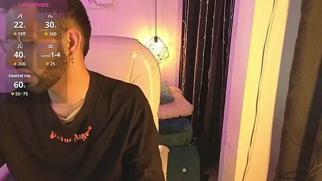 Snapshot of annie_and_ryan chatting on February 14, 2026, 4:02 am annie and ryan online show from February 14, 2026, 4:02 am