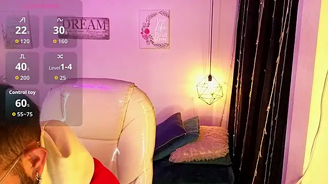 Snapshot of annie_and_ryan chatting on February 18, 2026, 4:32 am annie and ryan online show from February 18, 2026, 4:32 am