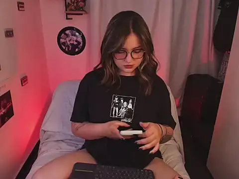 sara cuteeyes online show from April 21, 2026, 4:52 am