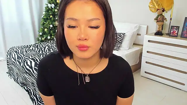 Snapshot of Brunette_Charm chatting on December 18, 2025, 11:14 am Brunette Charm online show from December 18, 2025, 11:14 am