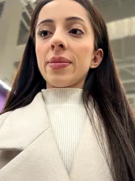 Snapshot of YeaLina chatting on December 17, 2025, 10:09 am YeaLina online show from December 17, 2025, 10:09 am