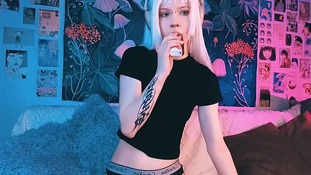 Snapshot of PeacchyPawss chatting on December 23, 2025, 7:29 am PeacchyPawss online show from December 23, 2025, 7:29 am