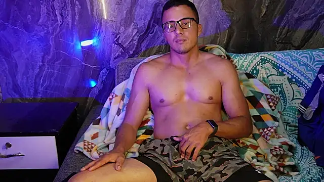 Snapshot of Sebas_Gerrero chatting on December 16, 2025, 1:10 am Sebas Gerrero online show from December 16, 2025, 1:10 am