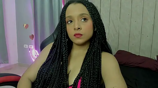 khiara    online show from December 18, 2025, 9:40 pm