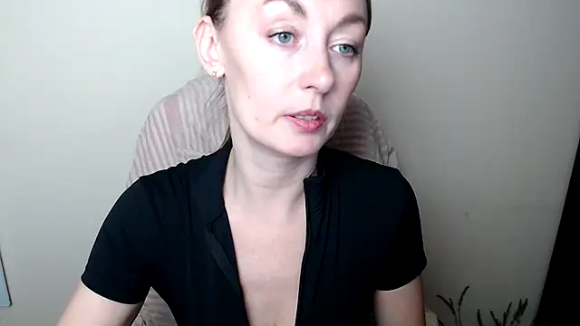 LiaSeass  online show from February 13, 2026, 10:15 am