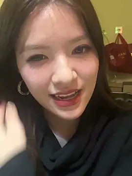 Snapshot of Momochen8839 chatting on February 24, 2026, 10:27 am Momochen8839 online show from February 24, 2026, 10:27 am