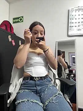 Snapshot of LUNA_MAIA chatting on December 18, 2025, 12:53 pm LUNA MAIA online show from December 18, 2025, 12:53 pm