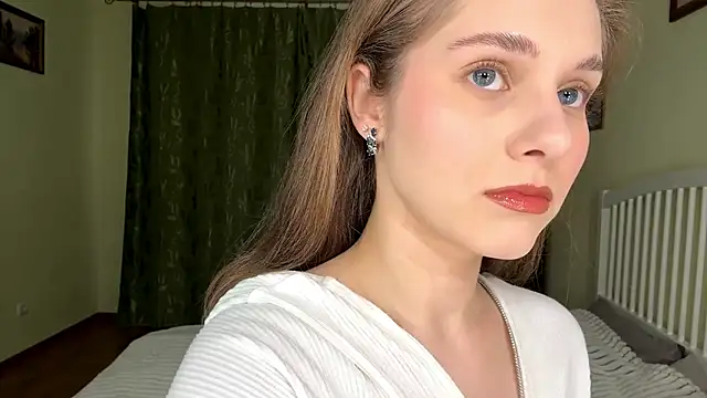 Snapshot of MiaBlanko chatting on December 14, 2025, 7:14 am MiaBlanko online show from December 14, 2025, 7:14 am