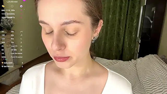 Snapshot of MiaBlanko chatting on December 17, 2025, 7:24 am MiaBlanko online show from December 17, 2025, 7:24 am