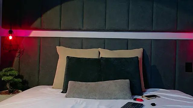 luna blannco online show from April 17, 2026, 2:20 pm