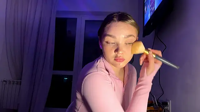 Snapshot of Ginnyinjeans chatting on December 17, 2025, 5:40 pm Ginnyinjeans online show from December 17, 2025, 5:40 pm