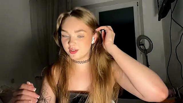 Snapshot of Ginnyinjeans chatting on December 18, 2025, 7:40 pm Ginnyinjeans online show from December 18, 2025, 7:40 pm