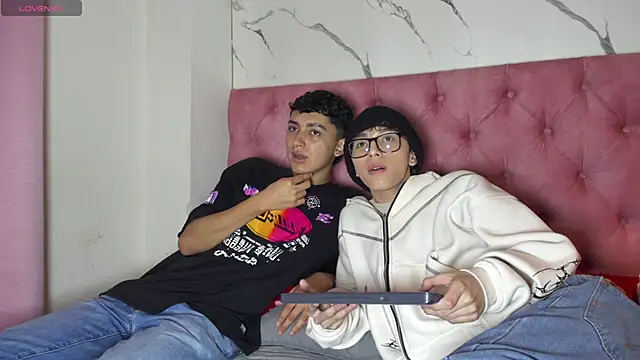 Snapshot of double_temptation2 chatting on December 18, 2025, 8:01 pm double temptation2 online show from December 18, 2025, 8:01 pm