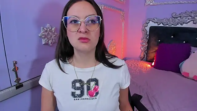 Snapshot of VioletSantana chatting on December 17, 2025, 7:30 pm VioletSantana online show from December 17, 2025, 7:30 pm