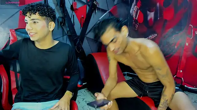 Snapshot of Hot_Boys_Without_Limits chatting on December 18, 2025, 4:06 am Hot Boys Without Limits online show from December 18, 2025, 4:06 am