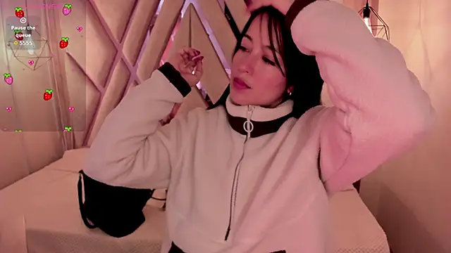 Snapshot of Lovely-martina chatting on February 12, 2026, 12:27 pm Lovely-martina online show from February 12, 2026, 12:27 pm