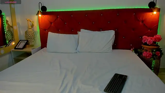 Trixye Moon online show from December 19, 2025, 3:54 am