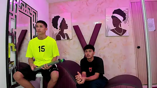 Snapshot of DIAMOND_BLACKS chatting on December 15, 2025, 7:25 am DIAMOND BLACKS online show from December 15, 2025, 7:25 am