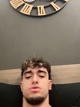 Snapshot of rich_papi chatting on December 18, 2025, 2:38 am rich papi online show from December 18, 2025, 2:38 am