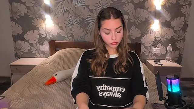 BitterPeach online show from May 19, 2026, 4:47 pm