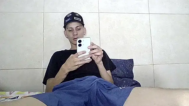 Snapshot of sam_hotttt_ chatting on December 19, 2025, 4:38 am sam hotttt online show from December 19, 2025, 4:38 am