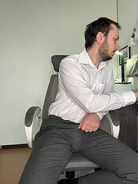 Lovebackground online show from March 4, 2026, 8:44 am