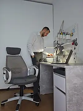 Snapshot of Lovebackground chatting on November 27, 2025, 9:32 am Lovebackground online show from November 27, 2025, 9:32 am