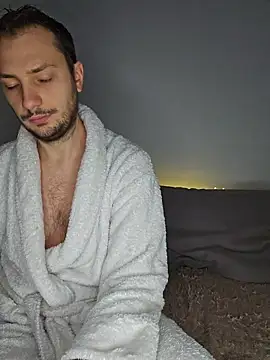 Lovebackground online show from January 7, 2026, 1:38 pm