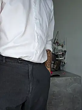 Snapshot of Lovebackground chatting on October 22, 2025, 7:52 am Lovebackground online show from October 22, 2025, 7:52 am