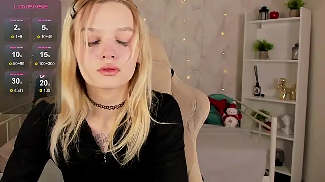 Snapshot of KianaVision chatting on December 18, 2025, 5:34 am KianaVision online show from December 18, 2025, 5:34 am