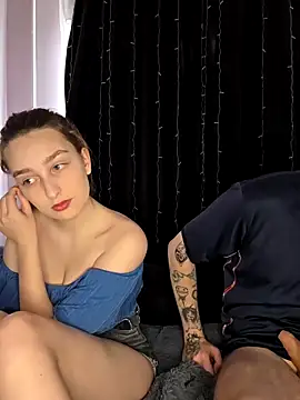 Snapshot of FoxyToxy chatting on December 14, 2025, 3:24 am FoxyToxy online show from December 14, 2025, 3:24 am