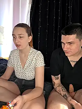 Snapshot of FoxyToxy chatting on December 15, 2025, 2:39 am FoxyToxy online show from December 15, 2025, 2:39 am