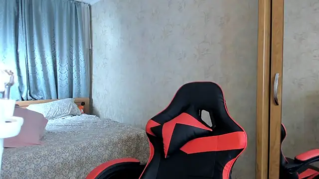 amiya cute online show from April 12, 2026, 3:48 pm