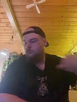 Snapshot of YoursxTruly chatting on February 12, 2026, 6:02 am YoursxTruly online show from February 12, 2026, 6:02 am